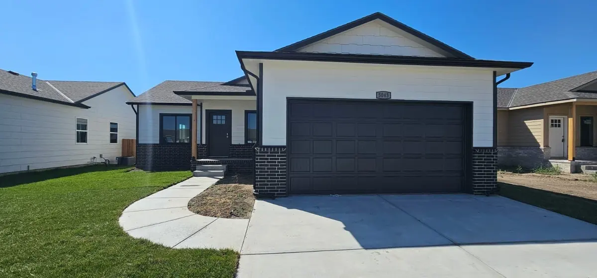 5043 N Toben Dr, Bel Aire, KS 67226