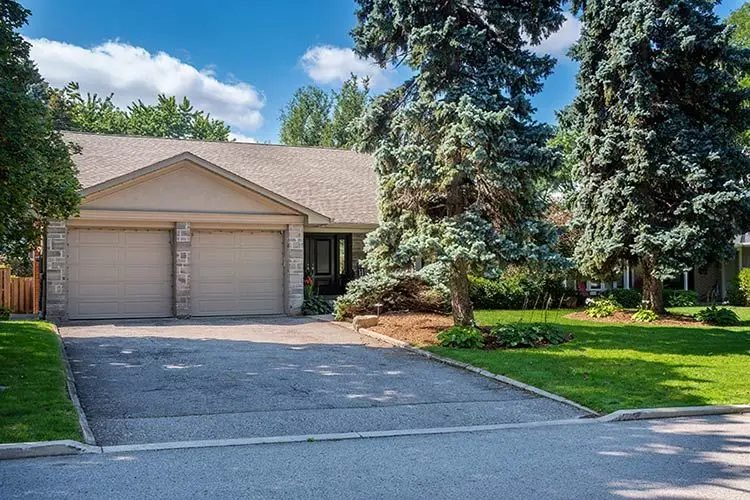 7 Treeline CT, Toronto W08, ON M9C 1K7