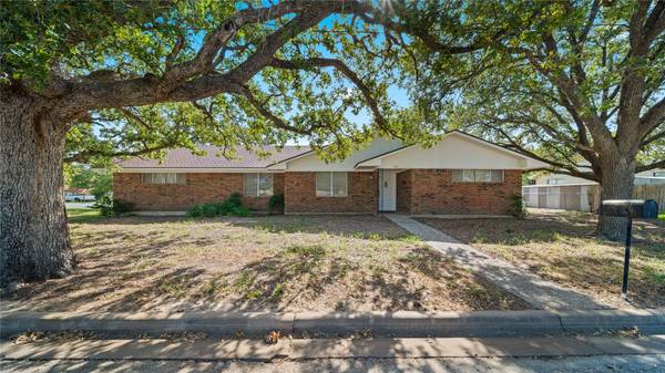 674 N Polk ST, Giddings, TX 78942