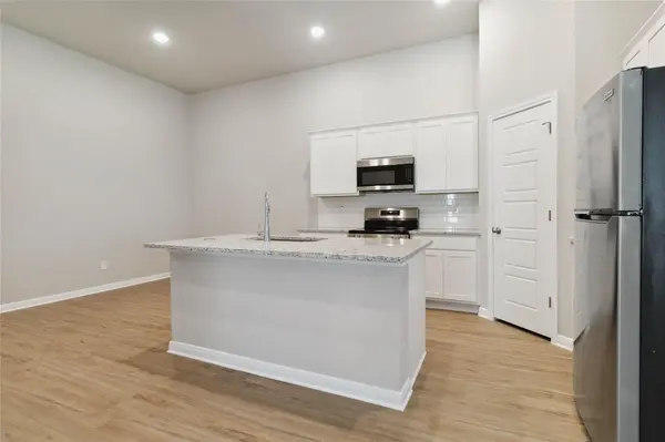 198 Schrader DR #Unit B, Buda, TX 78610