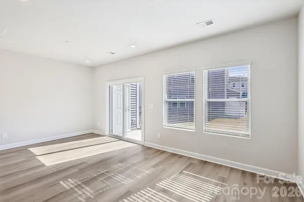 8017 Hidden Springs TRL, Charlotte, NC 28216