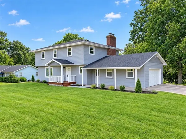 5602 S 40th ST, St Joseph, MO 64503