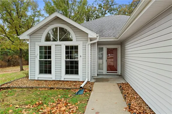 522 S Prewitt ST, Nevada, MO 64772