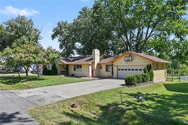 2929 N 153rd TER, Basehor, KS 66007
