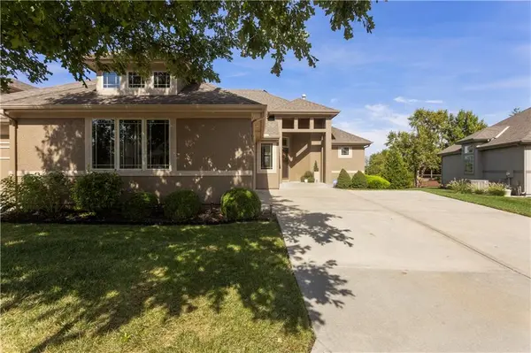 10992 S Parish ST, Olathe, KS 66061