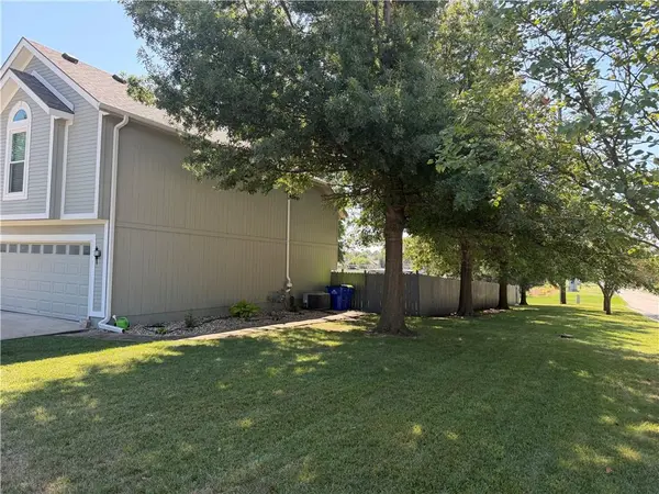 21415 W 52nd ST, Shawnee, KS 66218