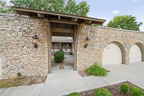 10242 Foster ST, Overland Park, KS 66212