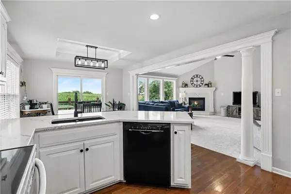 2240 SW Morris DR, Lee's Summit, MO 64082
