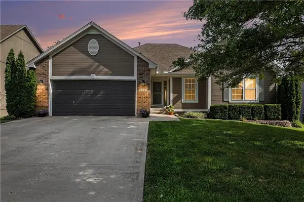 2240 SW Morris DR, Lee's Summit, MO 64082