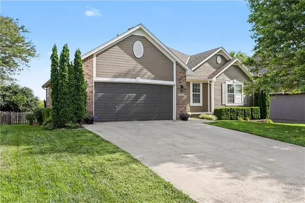 2240 SW Morris DR, Lee's Summit, MO 64082