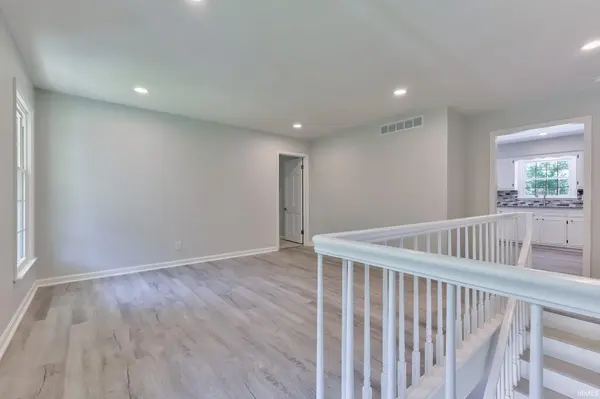 6621 Cochise DR, Evansville, IN 47720-2768