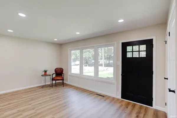 118 W Mill RD, Evansville, IN 47710