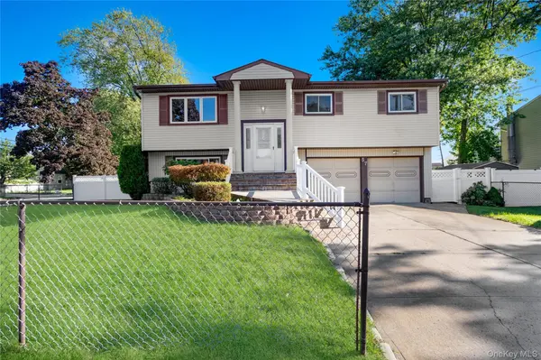 57 Sand ST, Massapequa, NY 11758