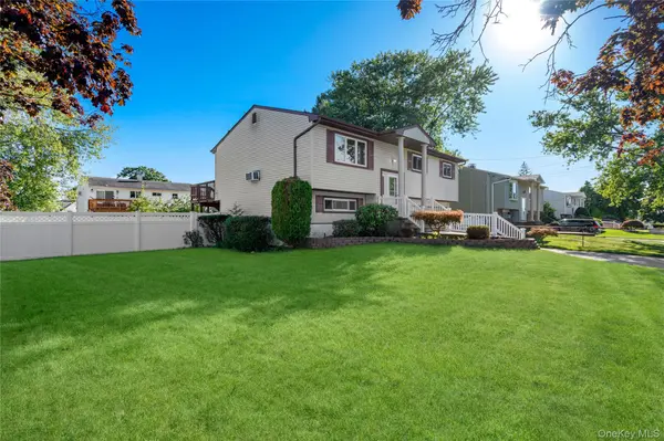 57 Sand ST, Massapequa, NY 11758
