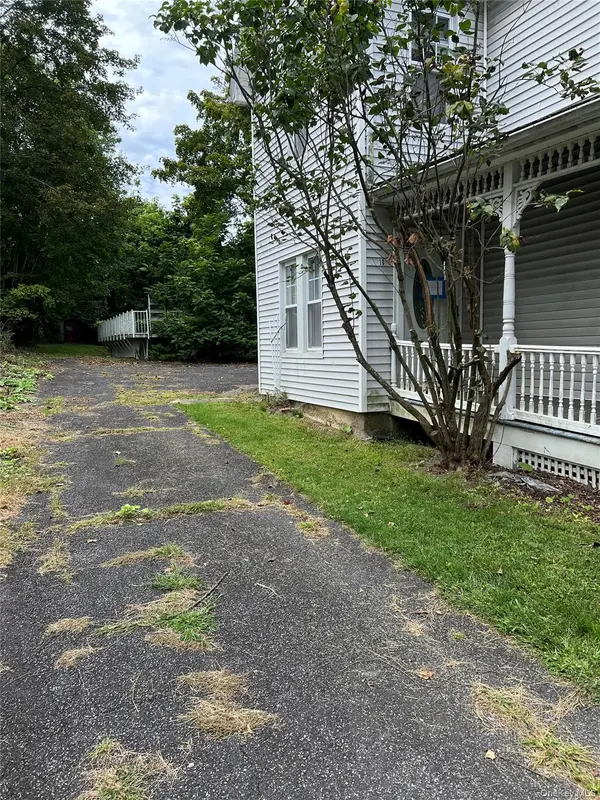 10 Hudson TER, Marlboro, NY 12542