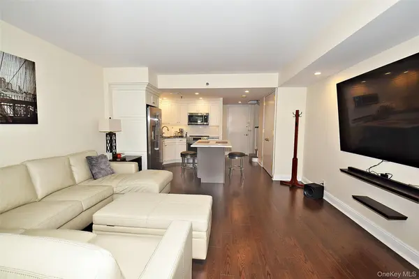 111 Cherry Valley AVE #M6, Garden City, NY 11530