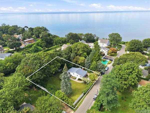 76 Queen RD, Rocky Point, NY 11778