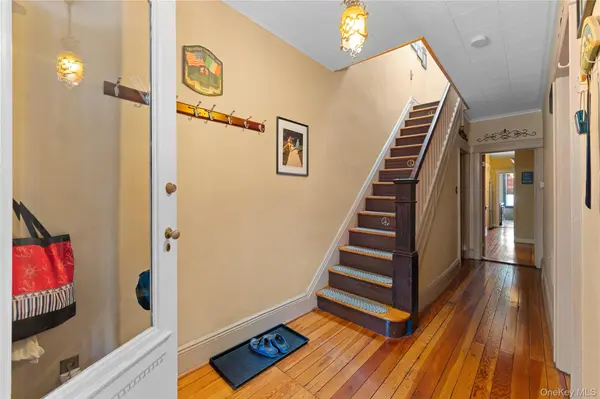 71-15 68th ST, Glendale, NY 11385