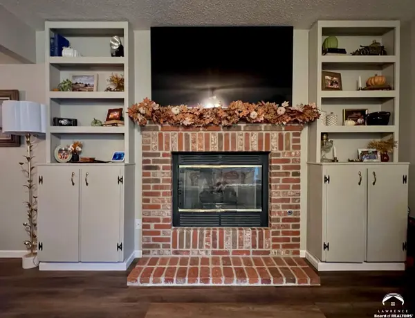 317 Glenview DR, Lawrence, KS 66049