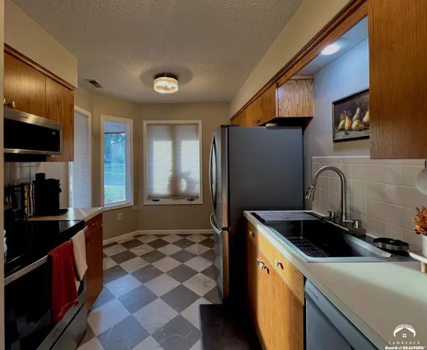 317 Glenview DR, Lawrence, KS 66049