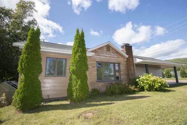 419 2nd Ave W, Grand Marais, MN 55604