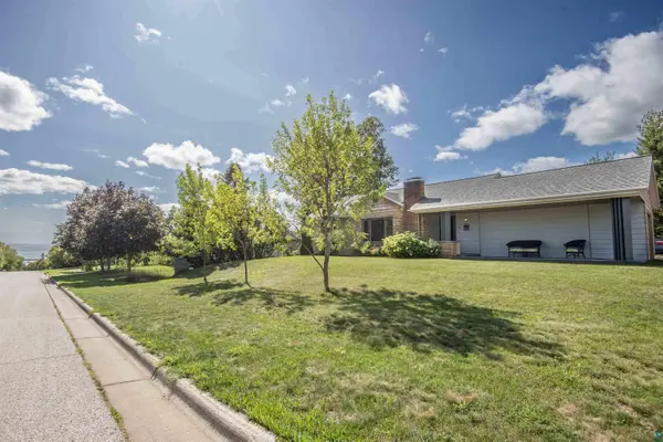419 2nd Ave W, Grand Marais, MN 55604