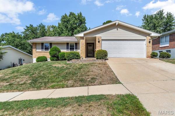 5015 Suson Hills DR, St Louis, MO 63128