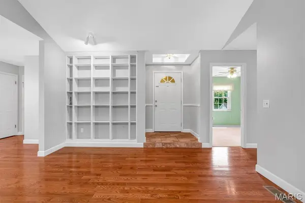 5015 Suson Hills DR, St Louis, MO 63128