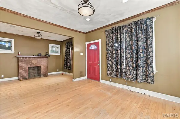 5435 Bates ST, St Louis, MO 63116