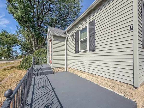 417 W Garfield AVE, Cissna Park, IL 60924