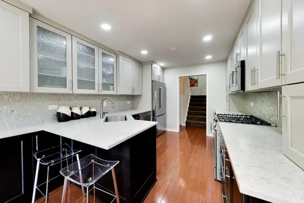825 Fountain View DR, Deerfield, IL 60015
