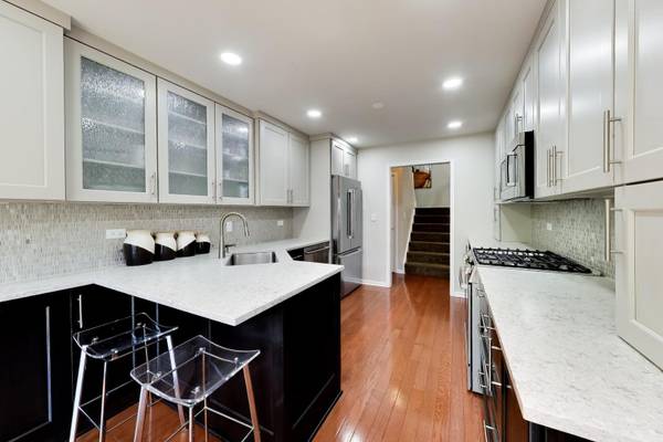 825 Fountain View DR, Deerfield, IL 60015