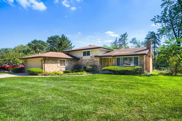 883 E Zinnia LN, Palatine, IL 60074