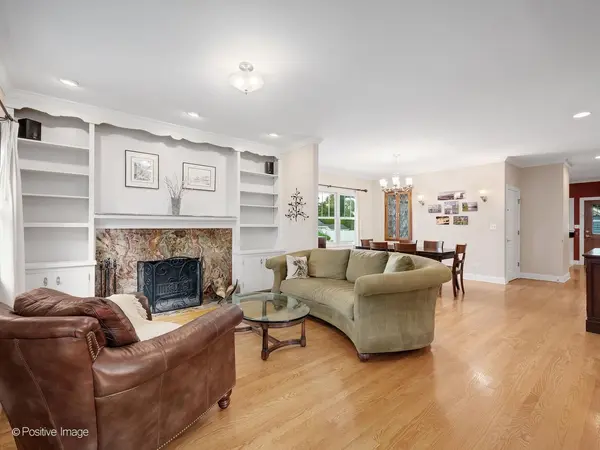 217 S Summit ST, Wheaton, IL 60187