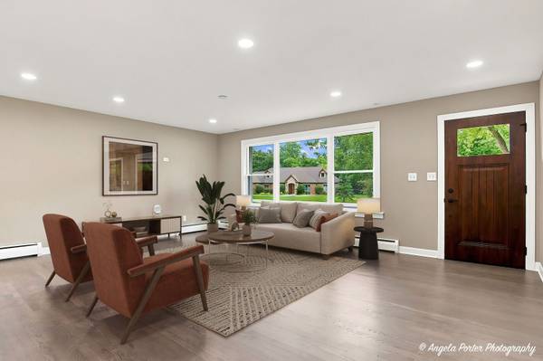 2257 Shannondale DR, Green Oaks, IL 60048