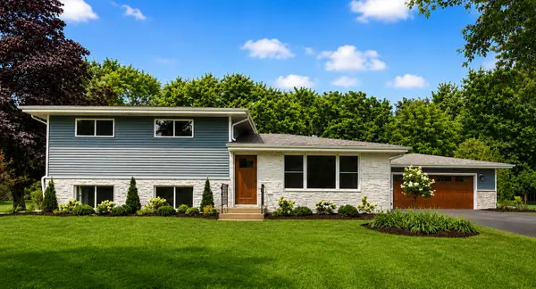 2257 Shannondale DR, Green Oaks, IL 60048
