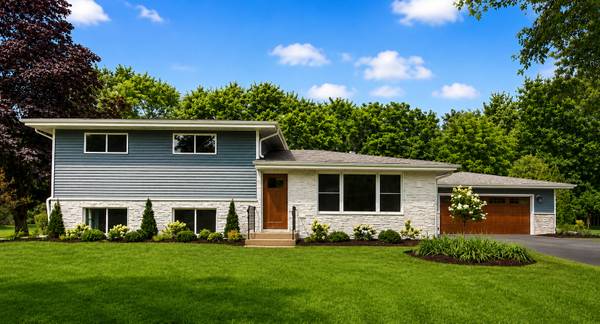 2257 Shannondale DR, Green Oaks, IL 60048