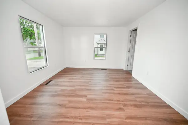 708 S 3rd ST, Manchester, IA 52057