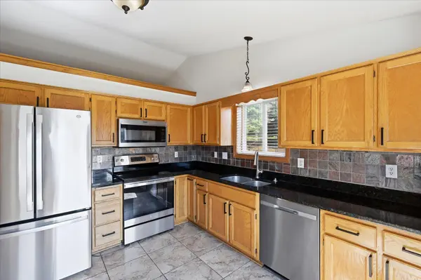 9350 Parkside DR, Woodbury, MN 55125