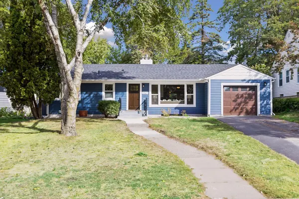 1947 Yorkshire CT, Saint Paul, MN 55116