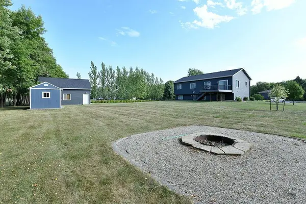8018 Aquarius DR, Fargo, ND 58104