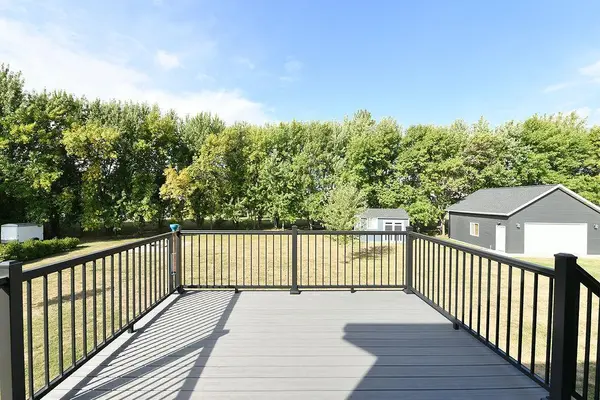 8018 Aquarius DR, Fargo, ND 58104