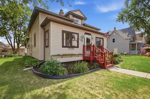 125 3rd AVE S, South Saint Paul, MN 55075