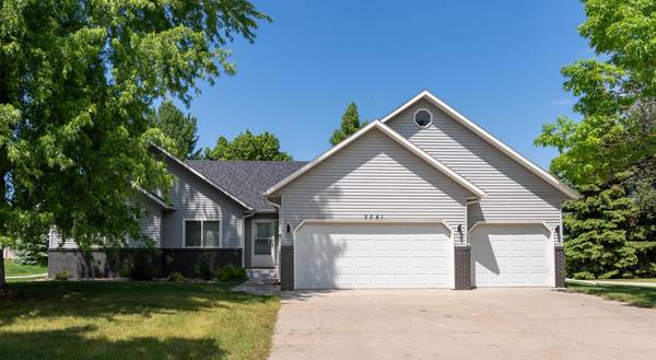 2541 S 26th AVE S, Fargo, ND 58103