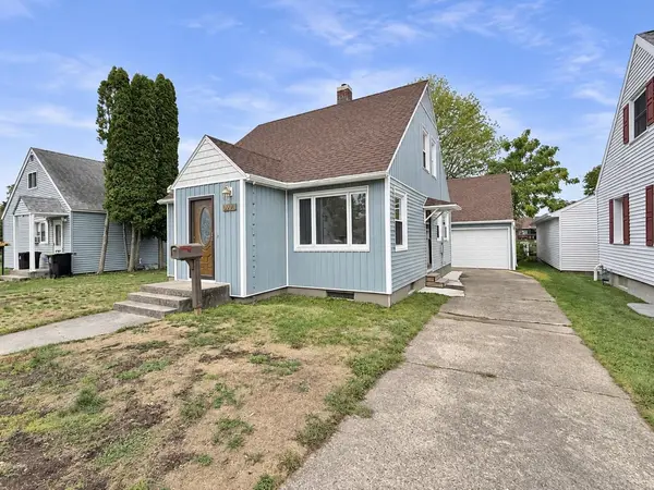 2004 17TH AVE, Menominee, MI 49858