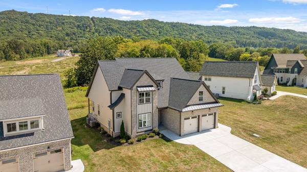 8112 Sir Oliphant Way, Ooltewah, TN 37363
