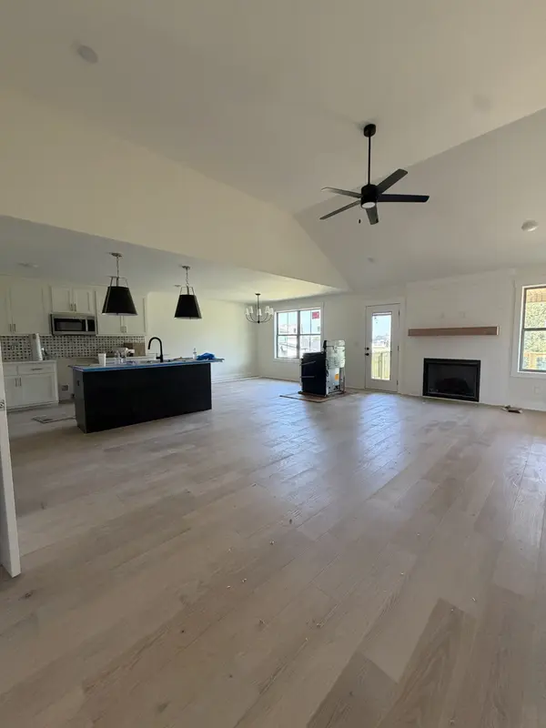 907 Bankside Dr, Clarksville, TN 37043