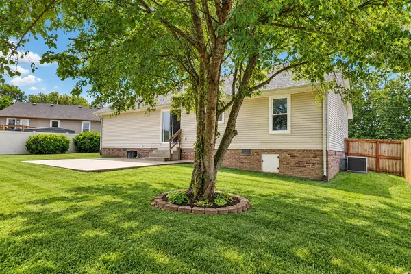 203 Parrot Dr, Clarksville, TN 37042