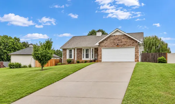 203 Parrot Dr, Clarksville, TN 37042