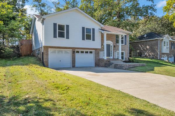 2270 Ermine Dr, Clarksville, TN 37043